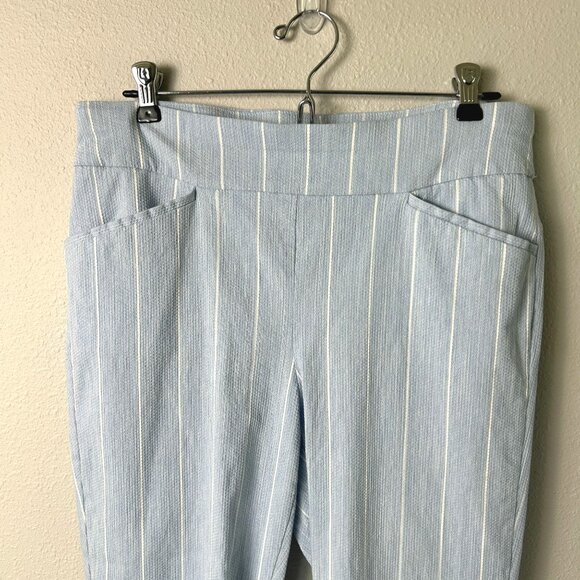 Chicos Perfect Stretch Capri Pants Size 1 M Blue White Striped Pull On Preppy - Picture 2 of 10